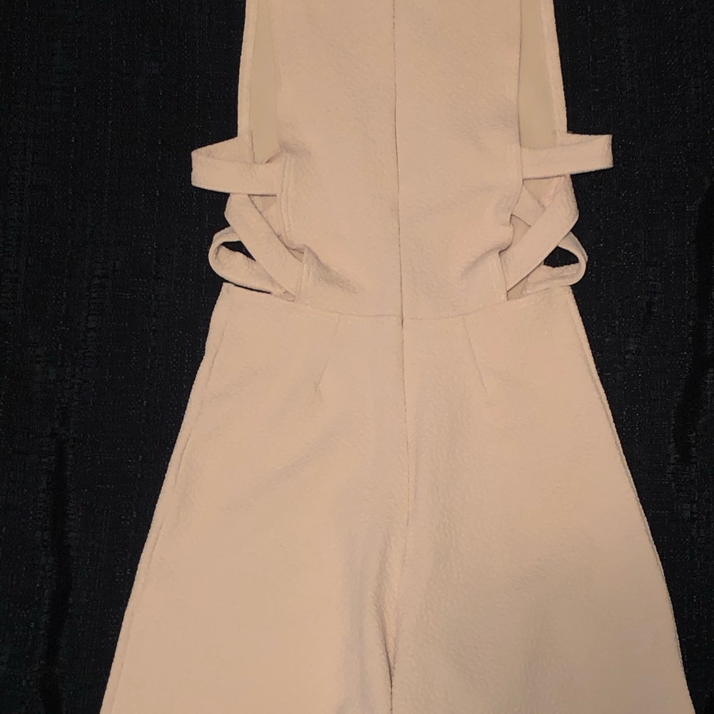 Textured Romper - Picture 3 of 3